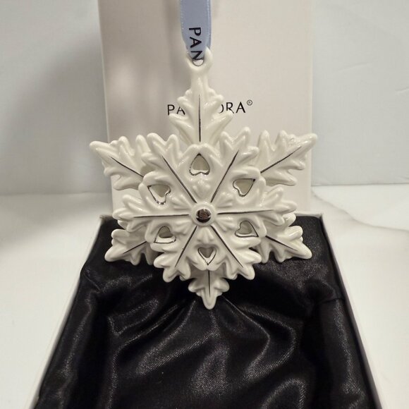 Pandora 2015 Limited Edition Porcelain Snowflake Ornament with Box Ivory Silver - Picture 4 of 9